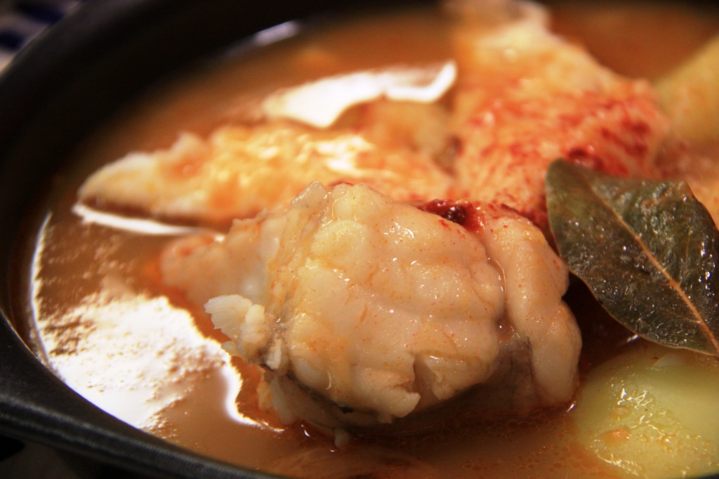 there are many items of food inside a black bowl