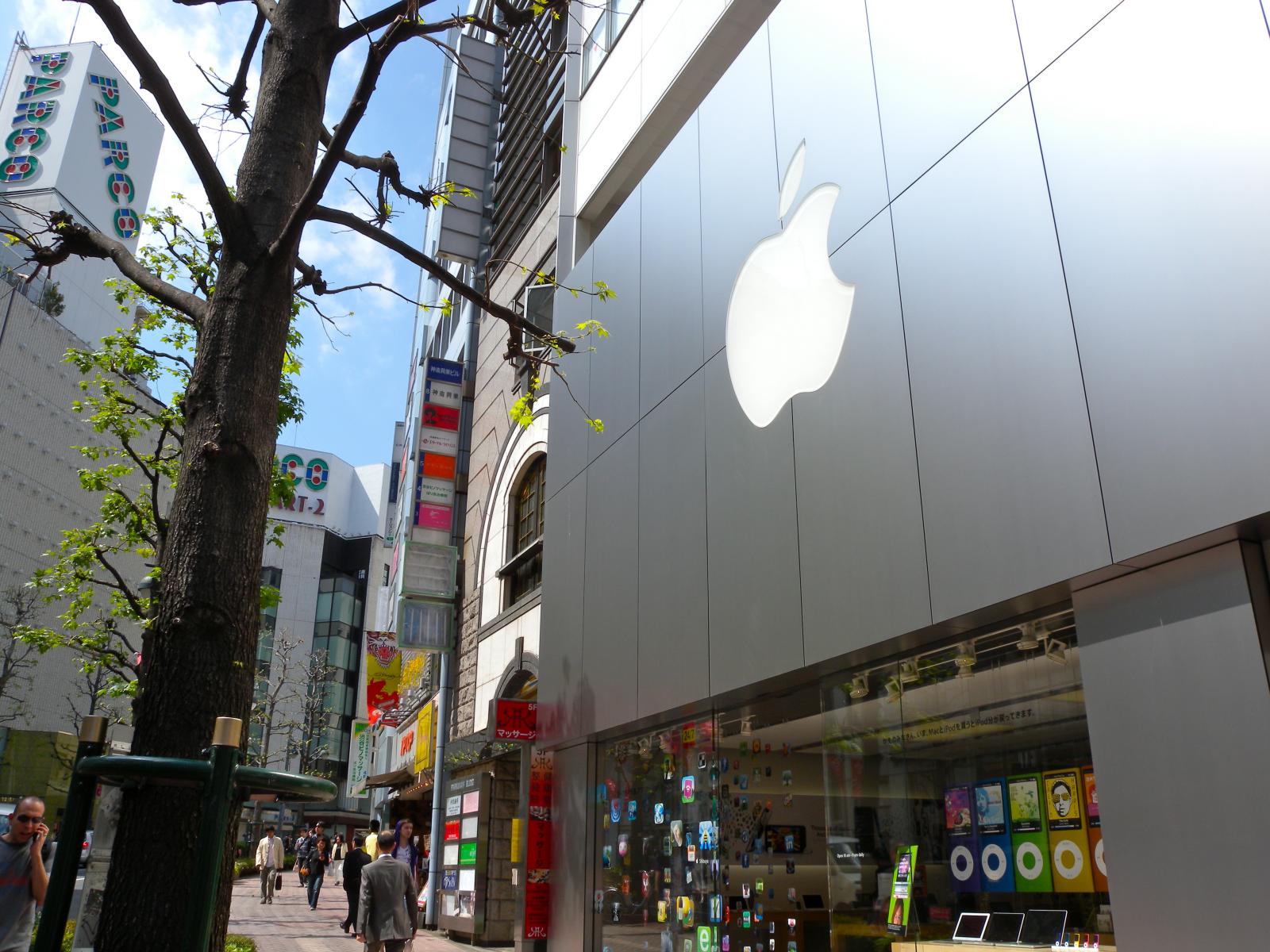 a large apple store is in the city