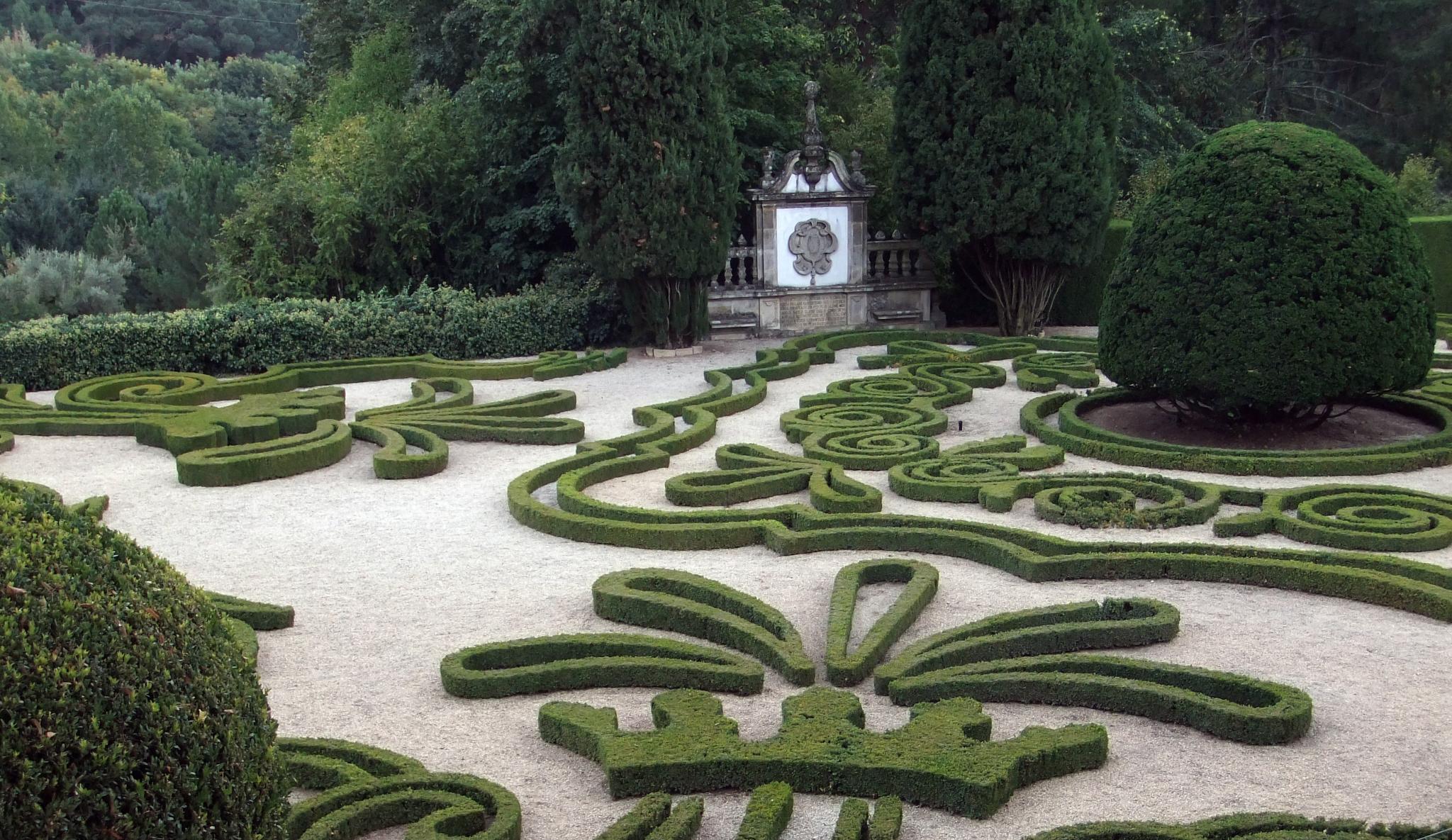 an elaborate garden that looks like a spiral maze