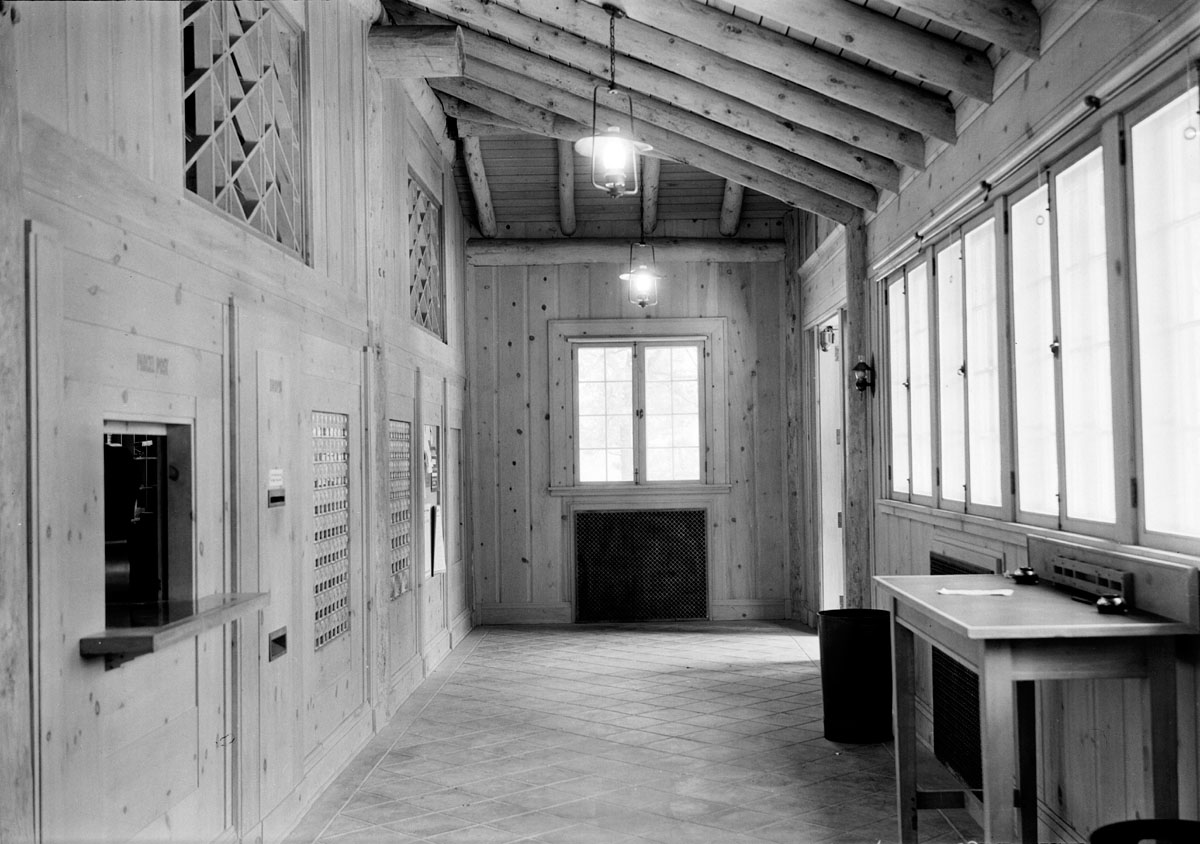 a room that has several lockers in it