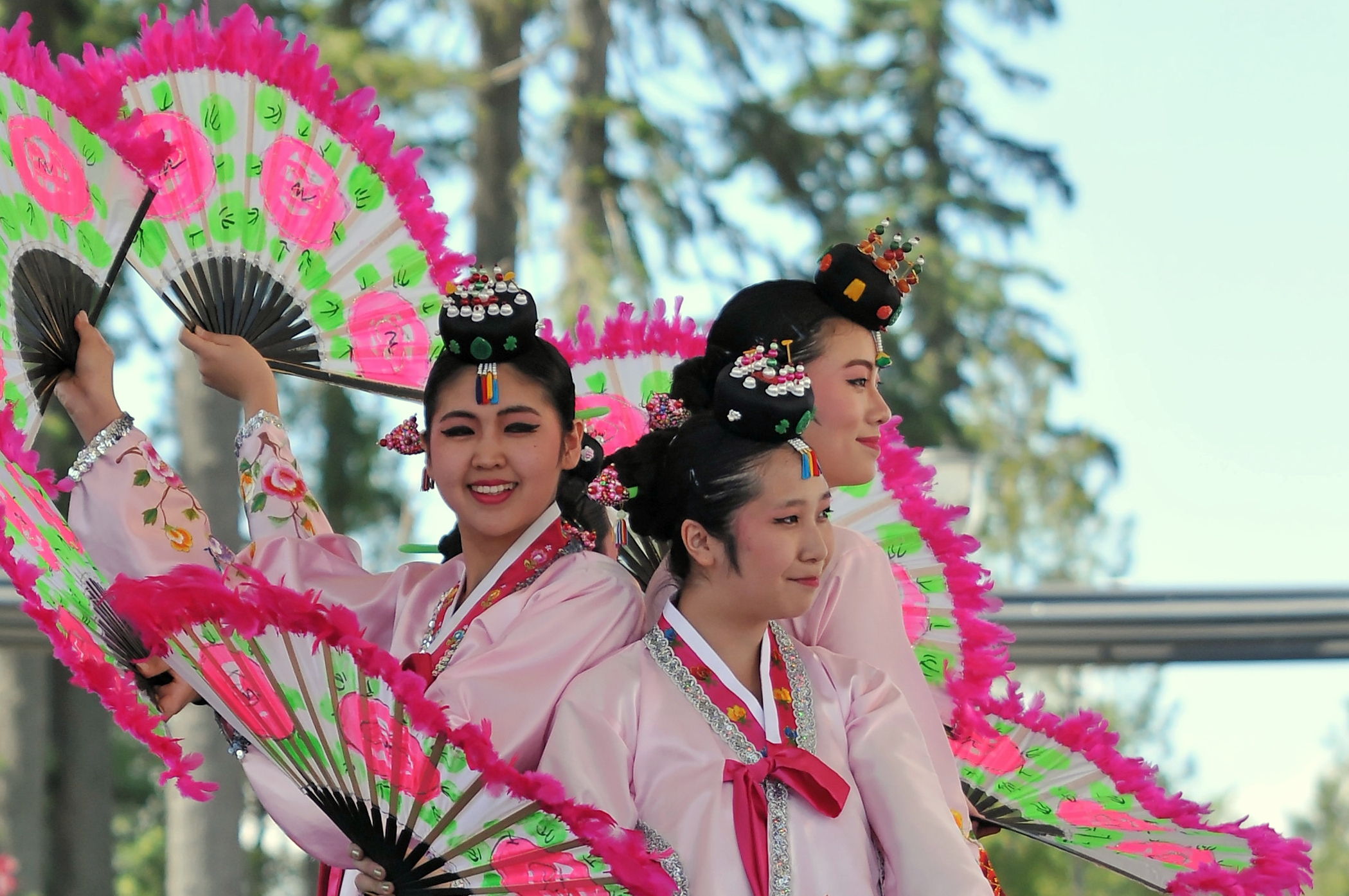the oriental girls have pink and green colors