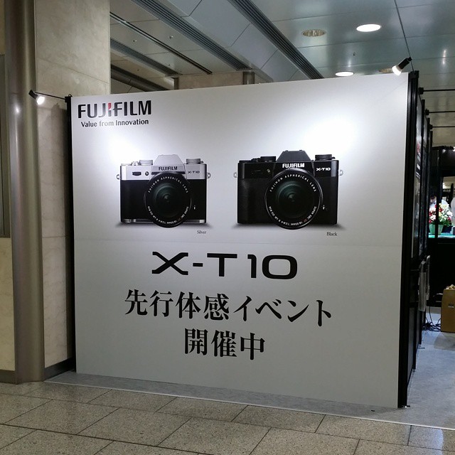 a large advertit sign with cameras in asian lettering
