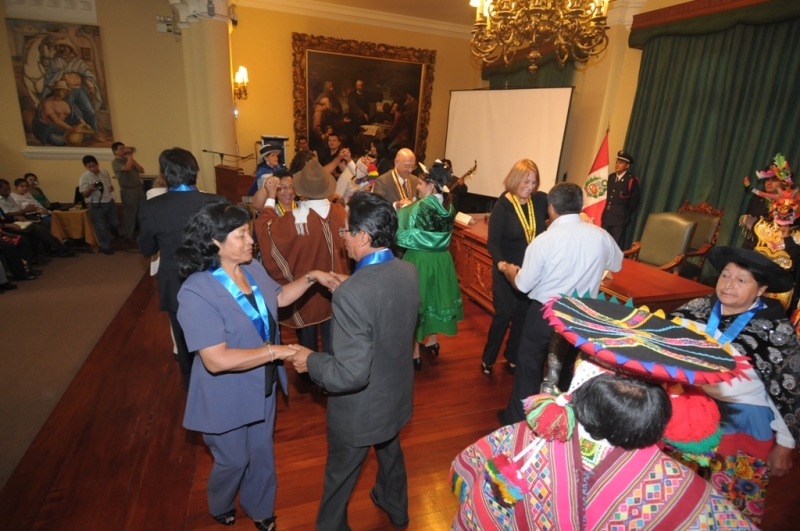 the people are dancing in front of a crowd