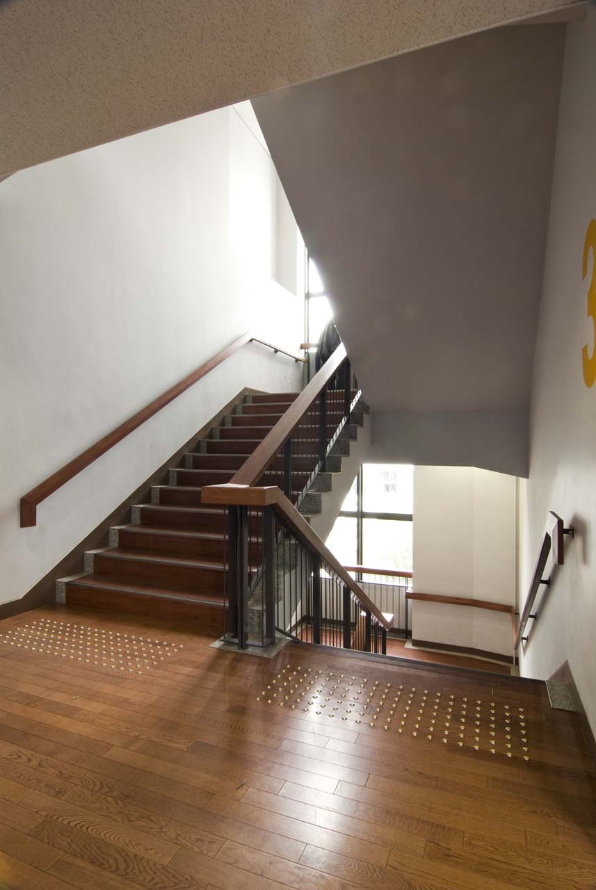 large open staircase leading to second floor