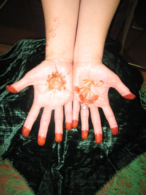 someone's hands are painted with hendi prints