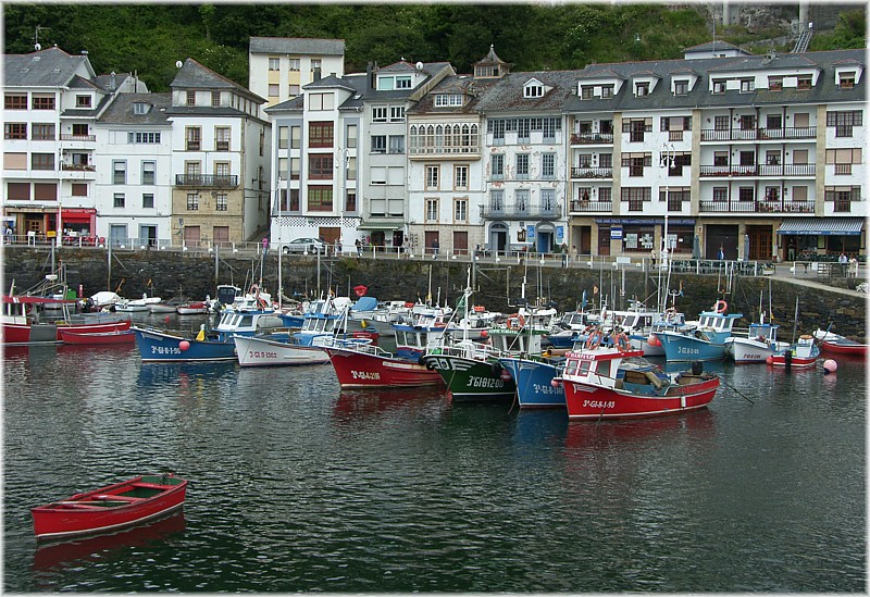 a number of boats in water near several buildings