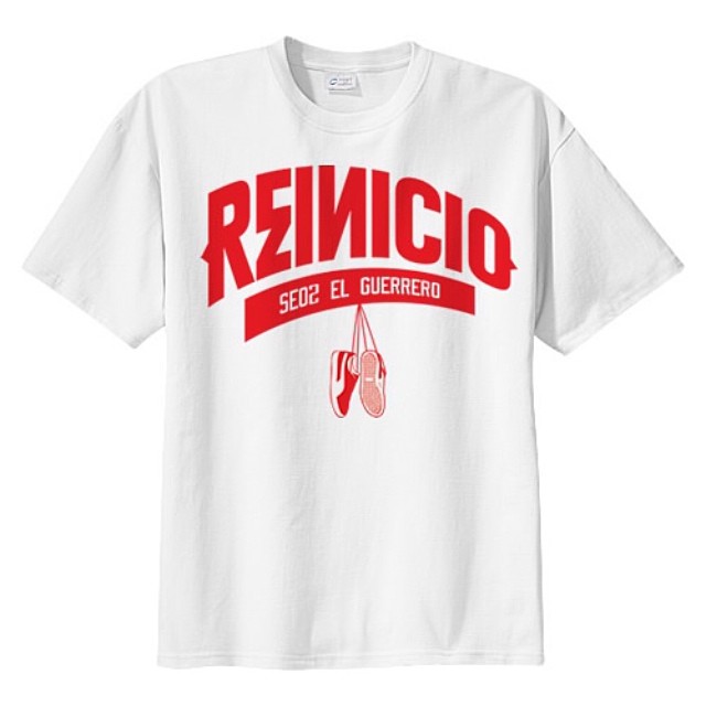 the red logo on a white shirt for reinicioo soccer team
