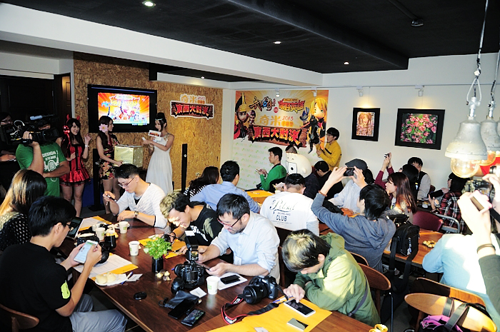 many people are gathered in a restaurant to enjoy their meal
