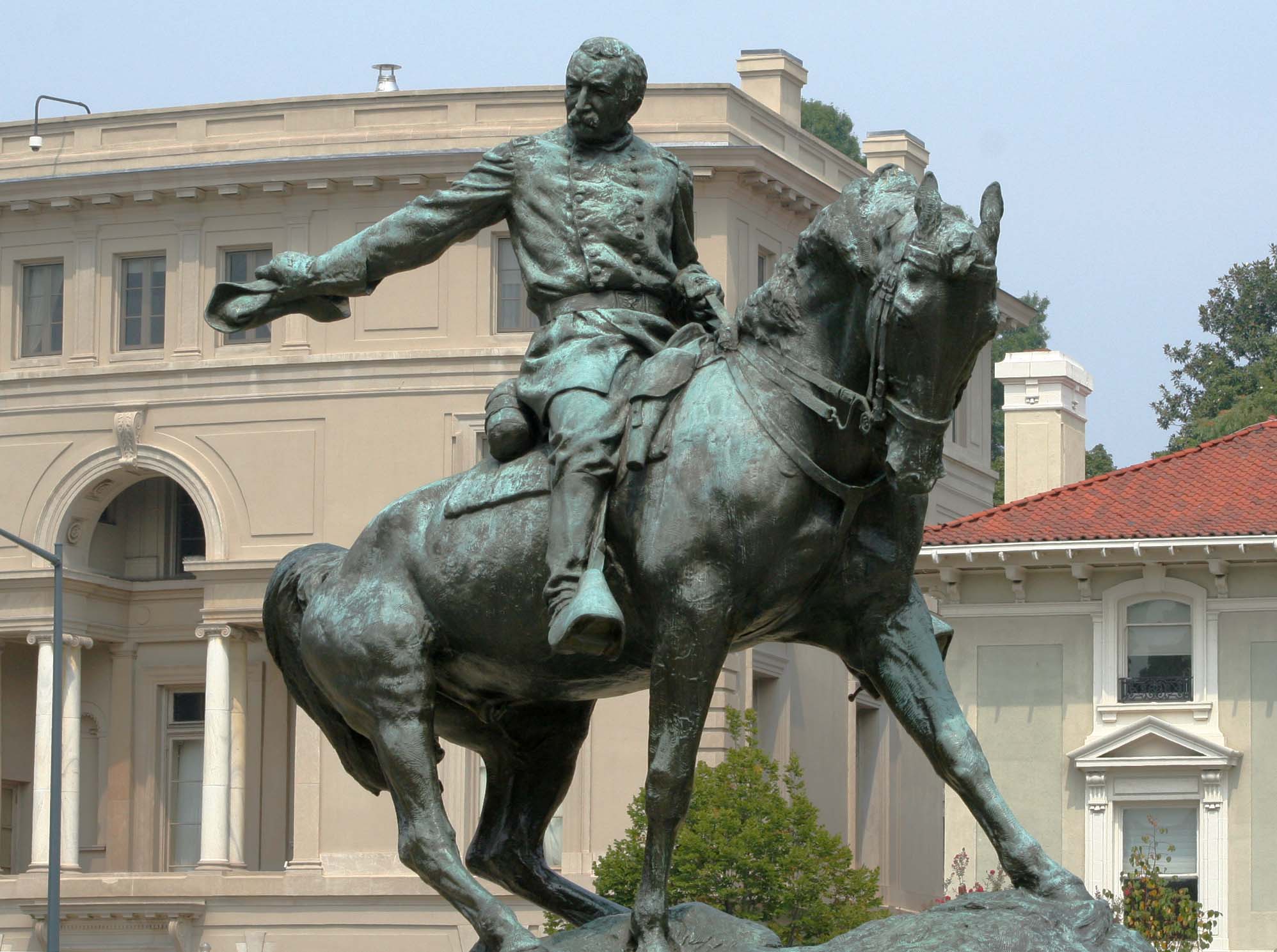 statue of a man riding on top of a horse