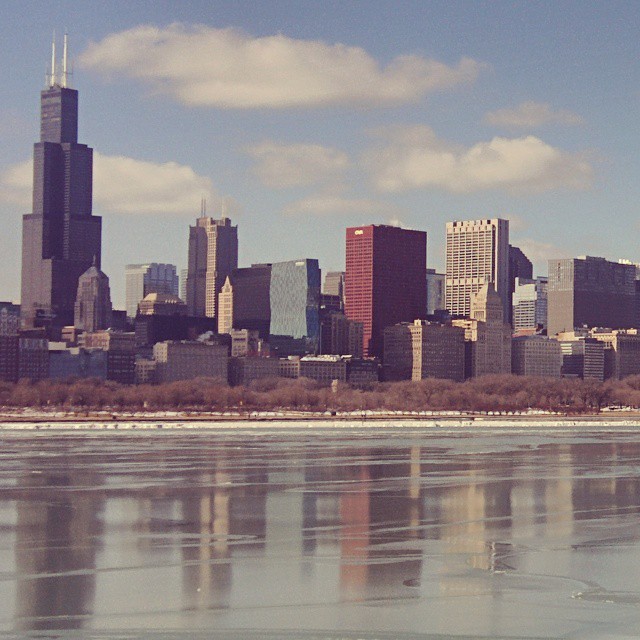 the city skyline with the lake on a sunny day