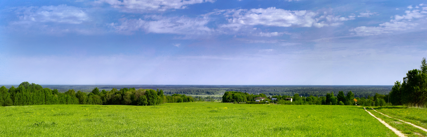 the view from the top of a grassy hill