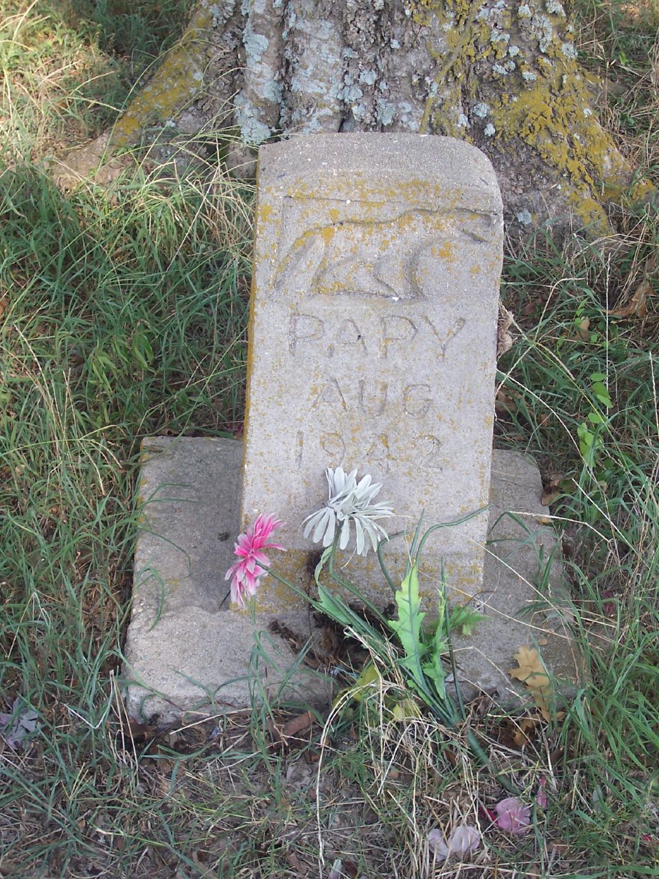 an old head of a very pretty woman is on the gravestone