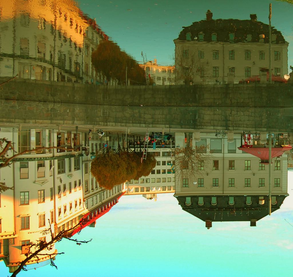 an image of a city in the reflection
