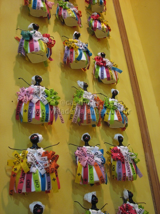 a large group of small gifts attached to the wall