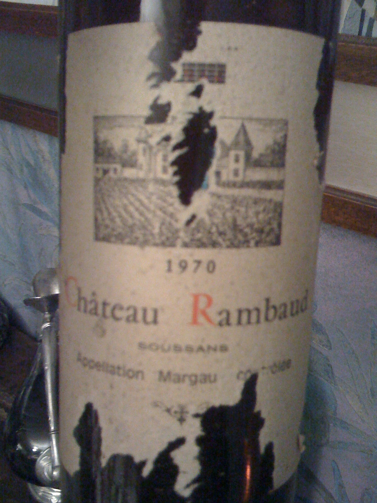 bottle of wine, showing the label from the bottle