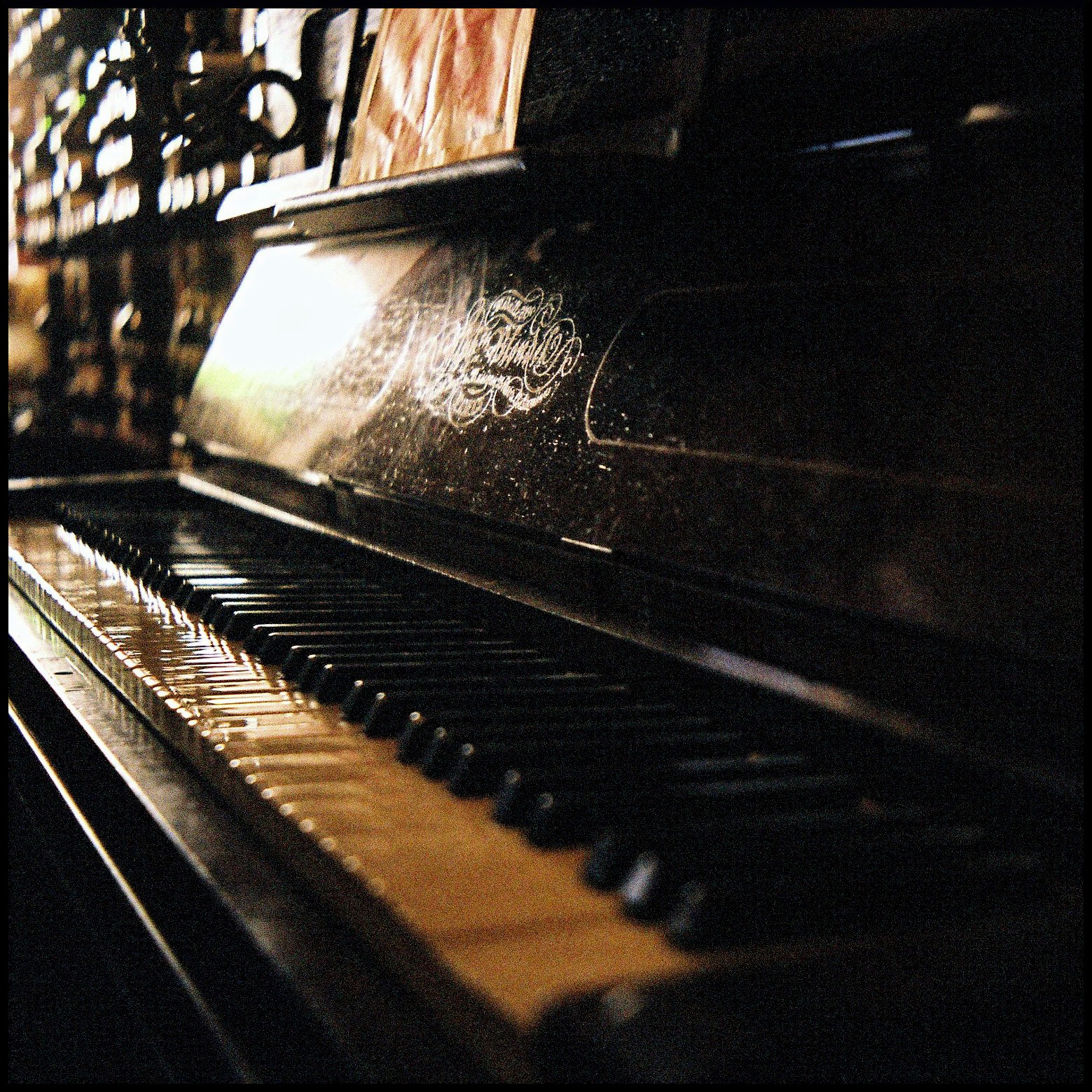 a close up of an piano in dark colors