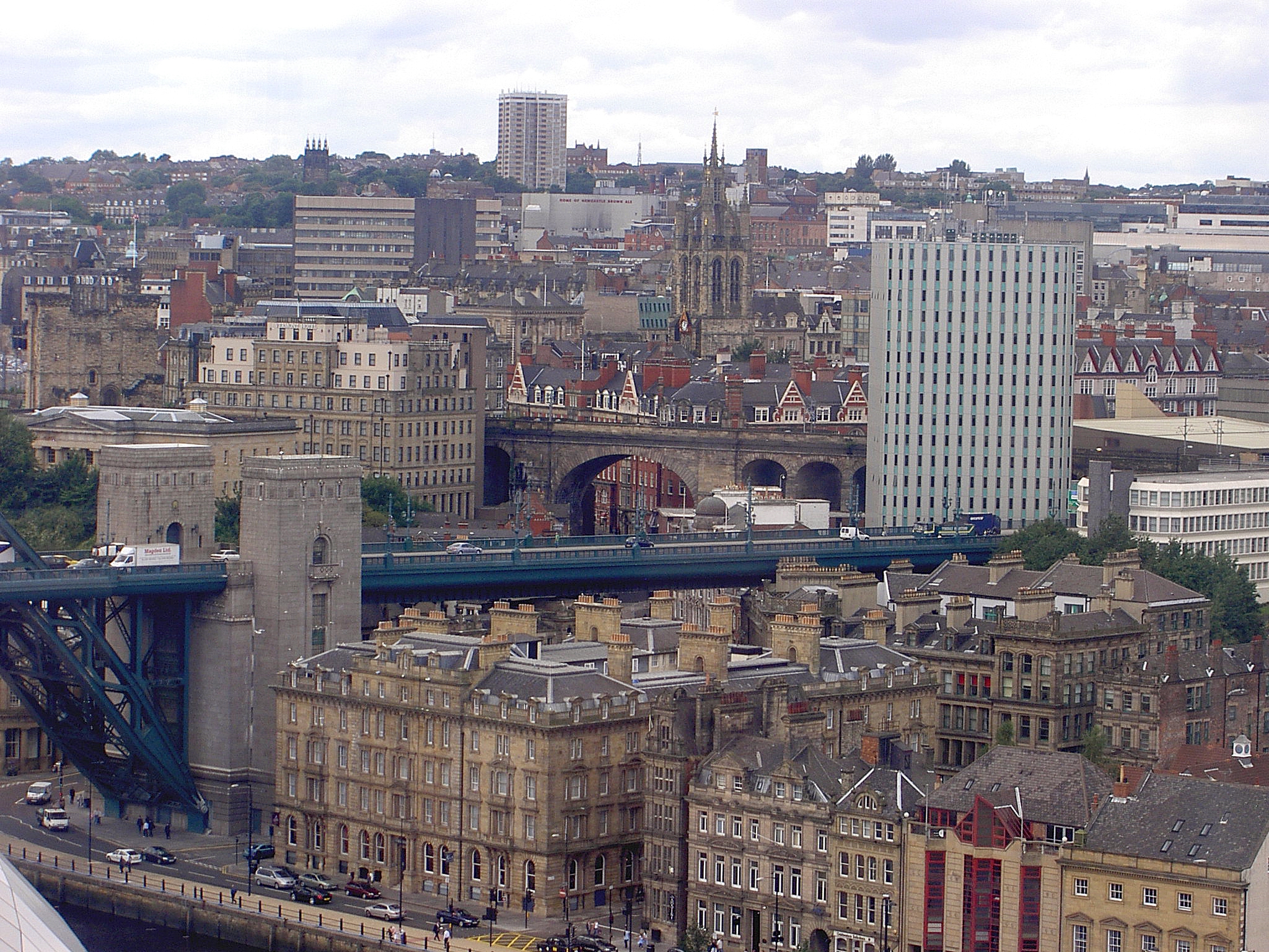 this is a city view in london, with the bridges