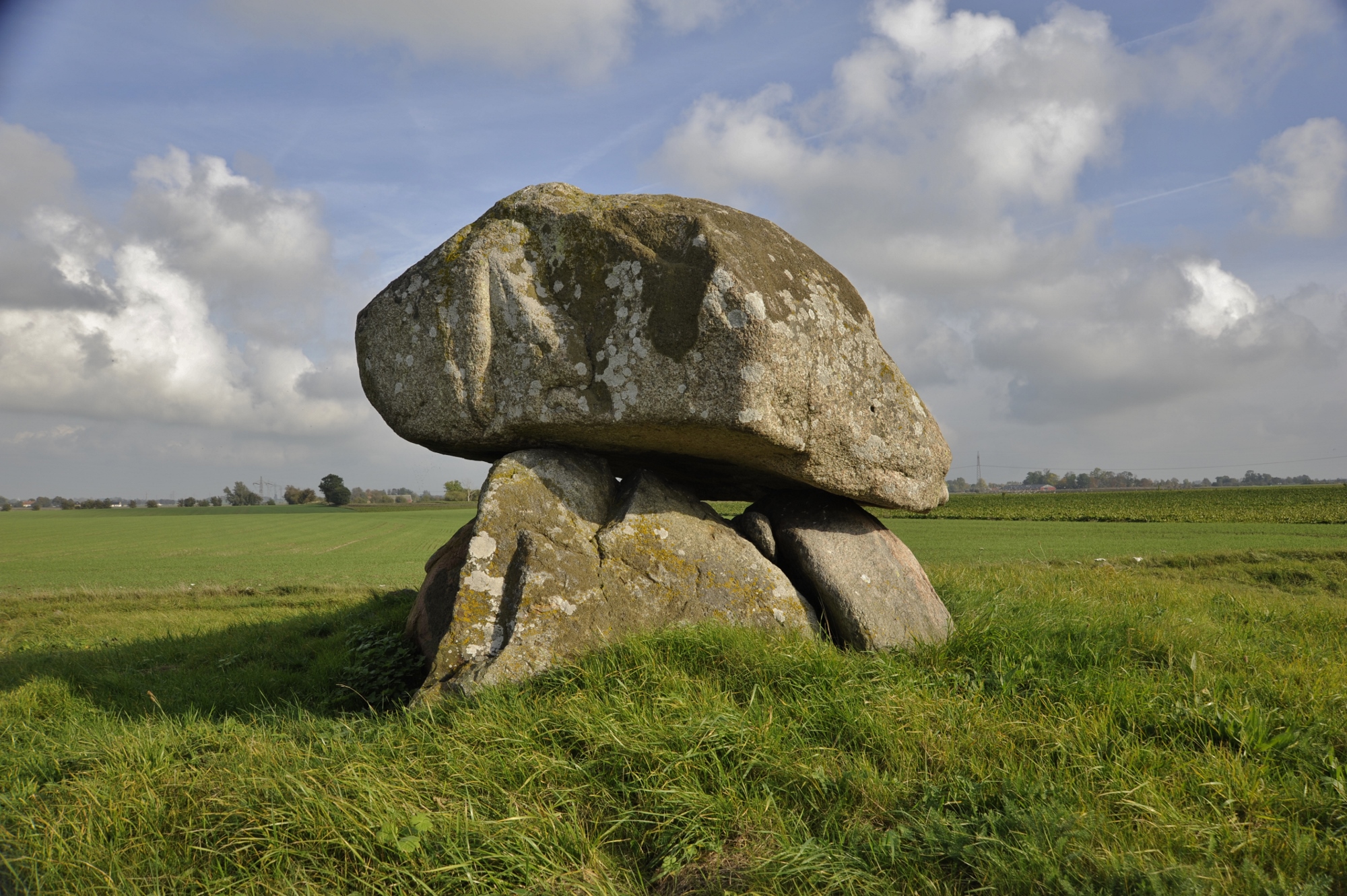 an image of a rock out in the field