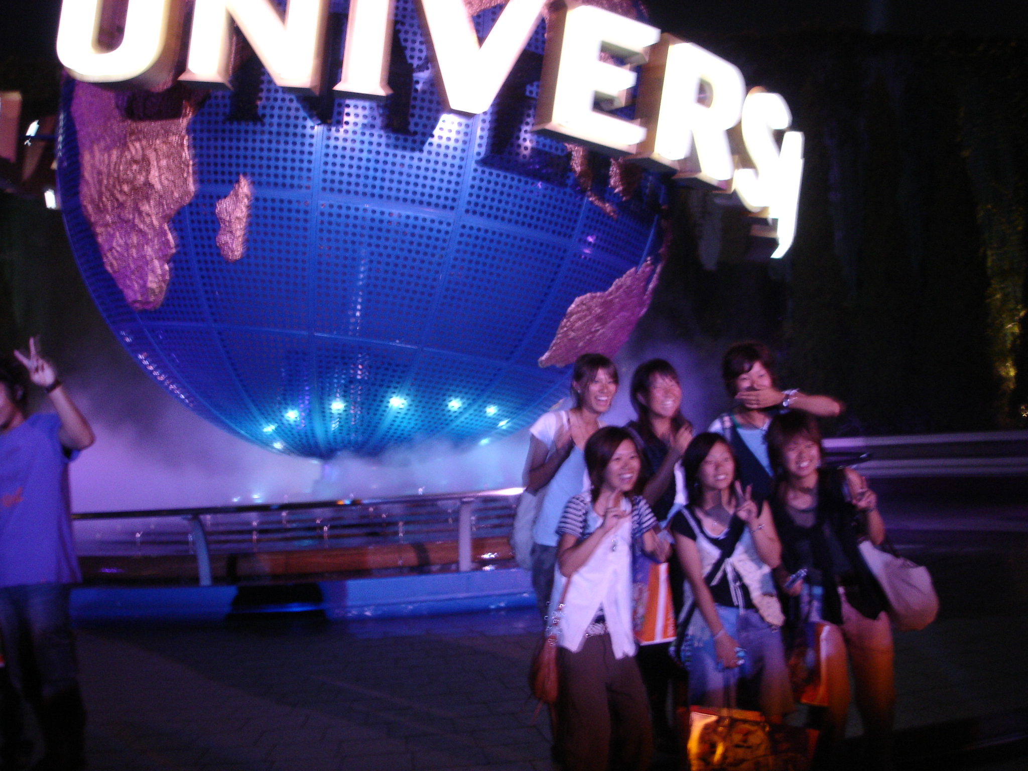 a group of people posing in front of the letters'university '