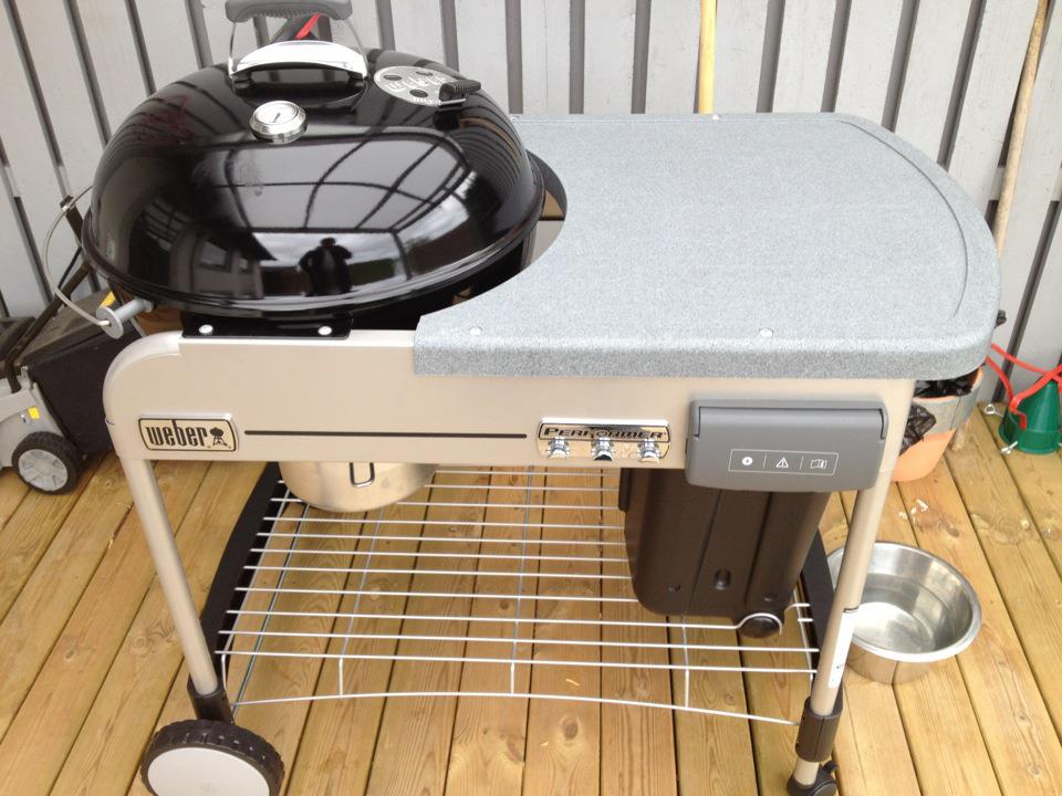 a black bbq with a big grill on the top