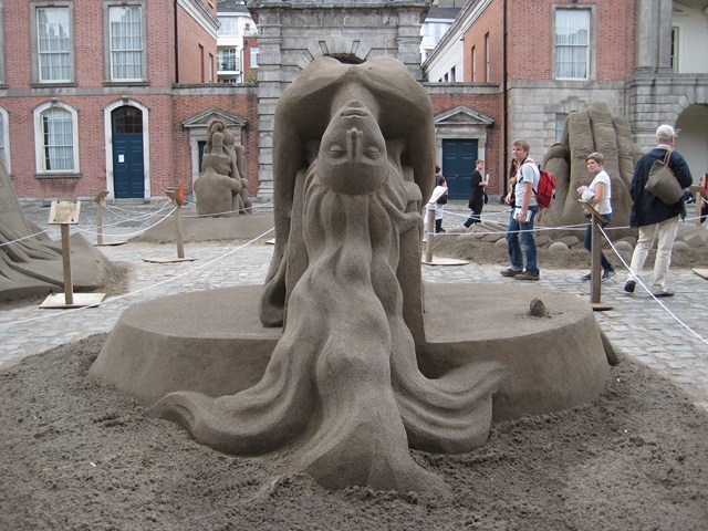 a sand sculpture sitting in the middle of a courtyard