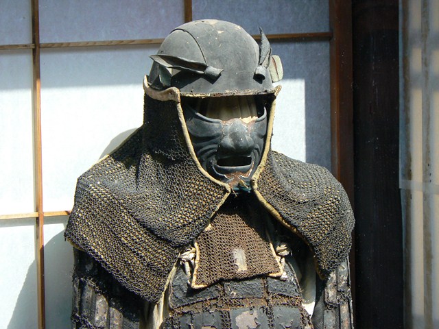a po of a statue of a knight's helmet and armor