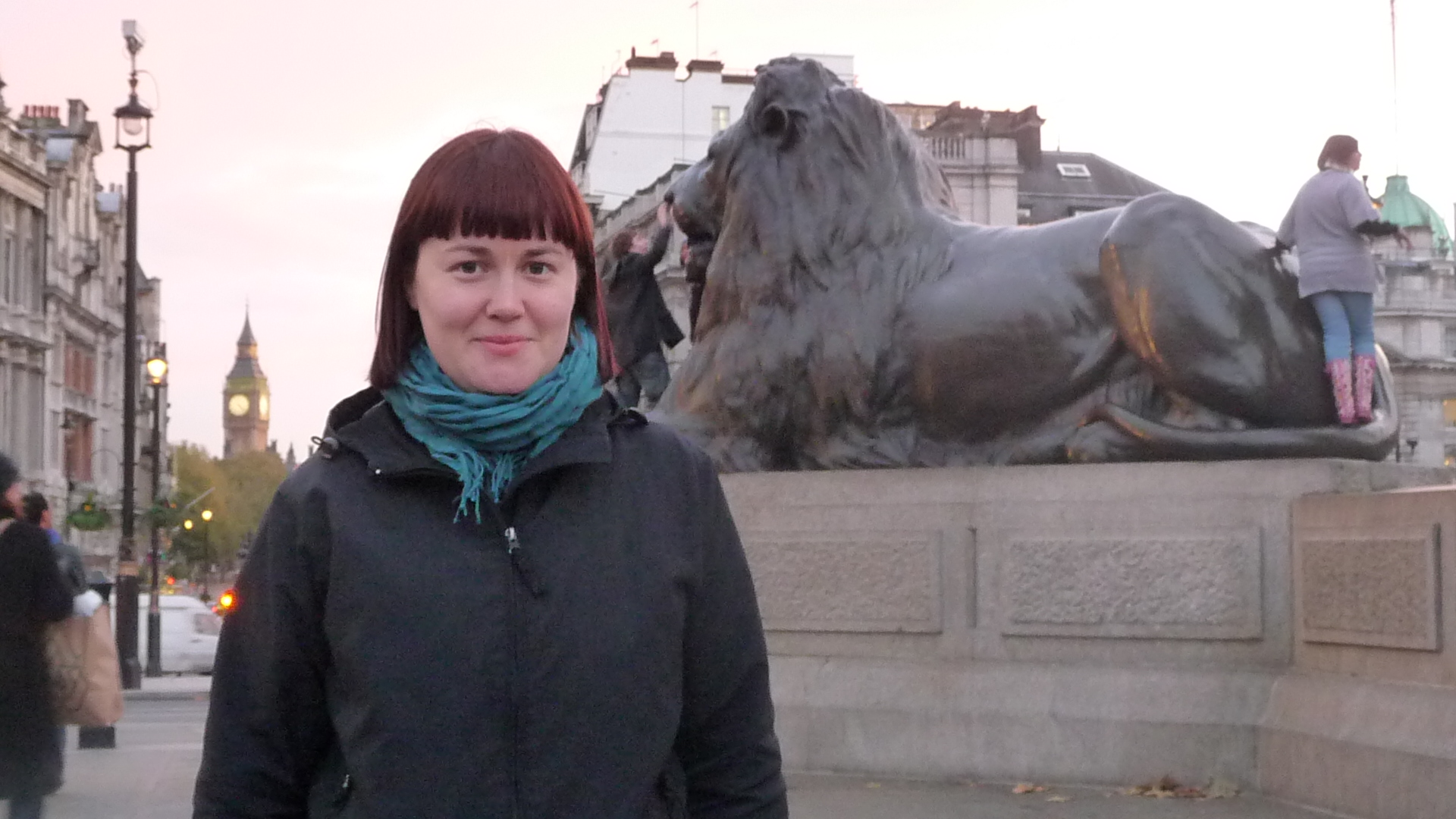 a woman standing in front of some lions statues