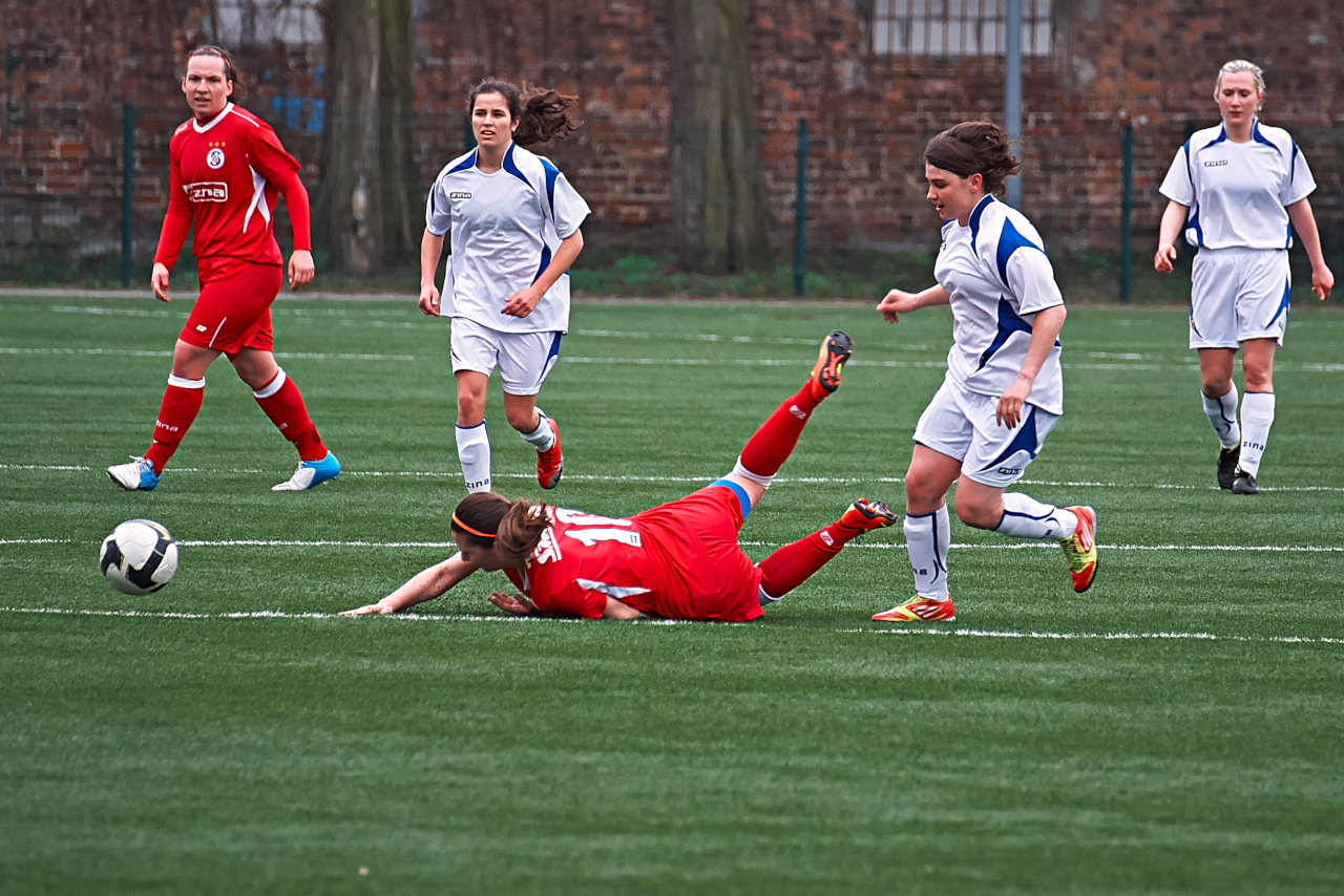 the soccer players are all trying to block a s