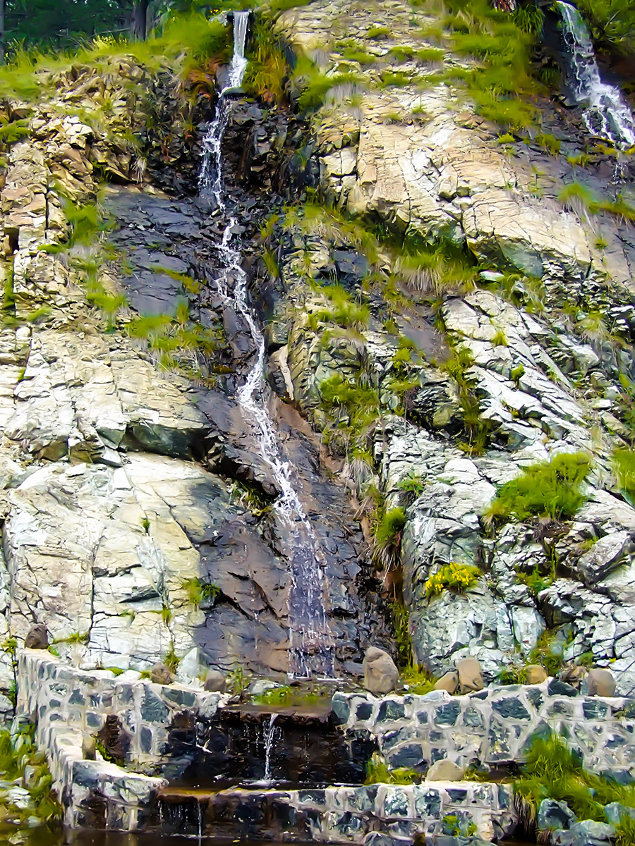 an image of the waterfall in the mountains