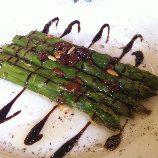 a plate with some asparagus on it