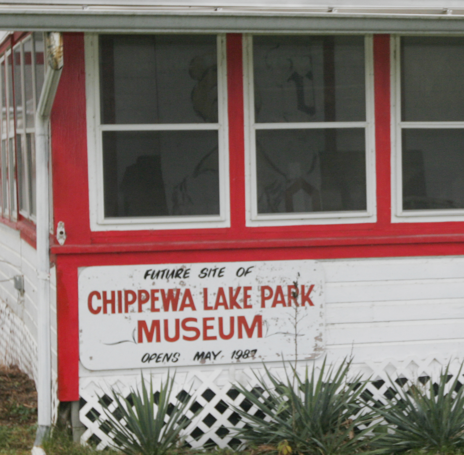 the sign is for chippewa lake park museum