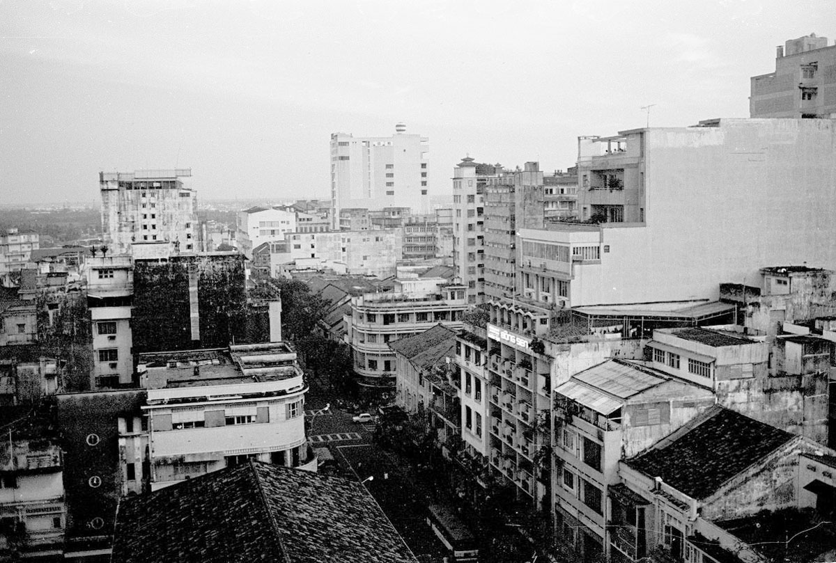 an old black and white po of buildings