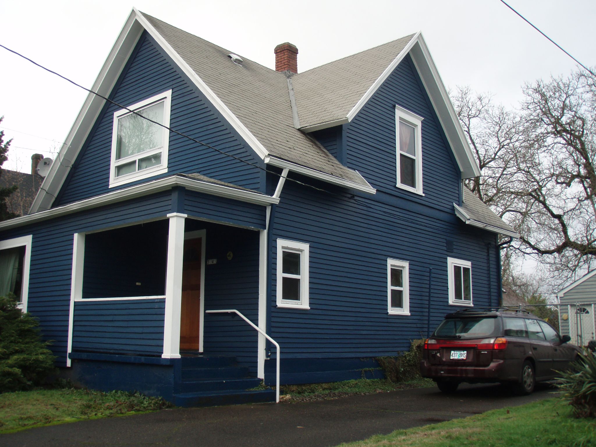 a blue house that is not built on the street