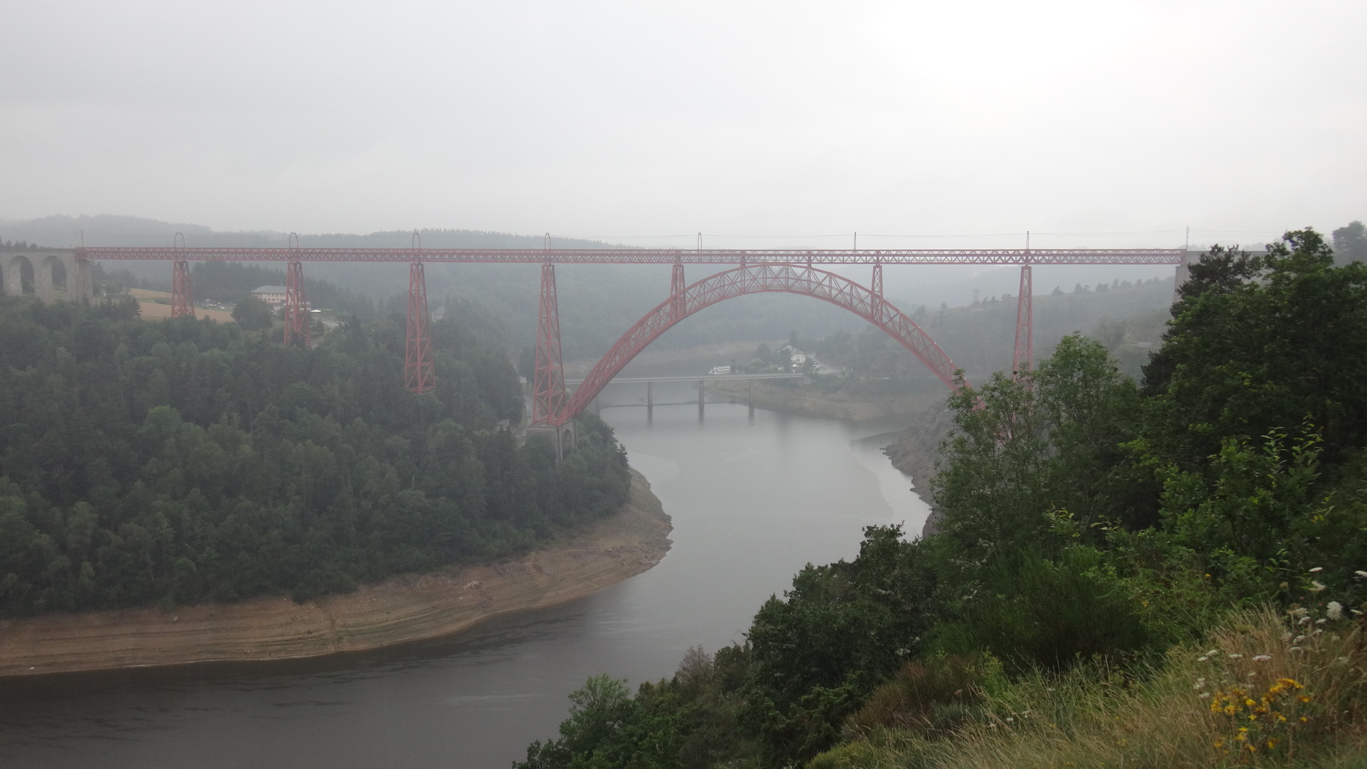 there is a large bridge that runs over the river