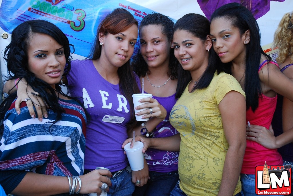 a group of girls are drinking some drinks together