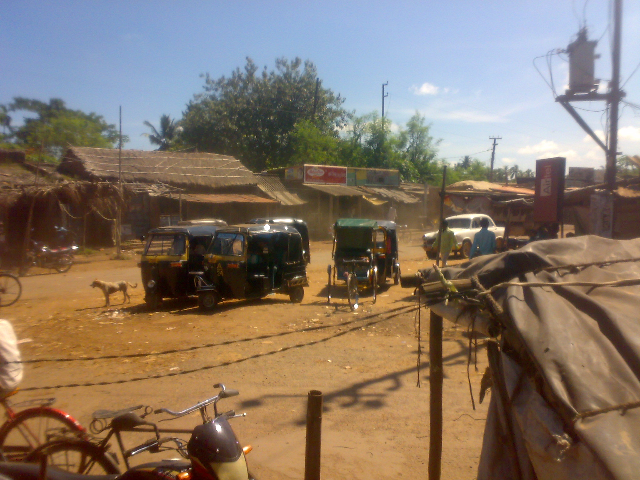 many vans parked on the street next to some dirt