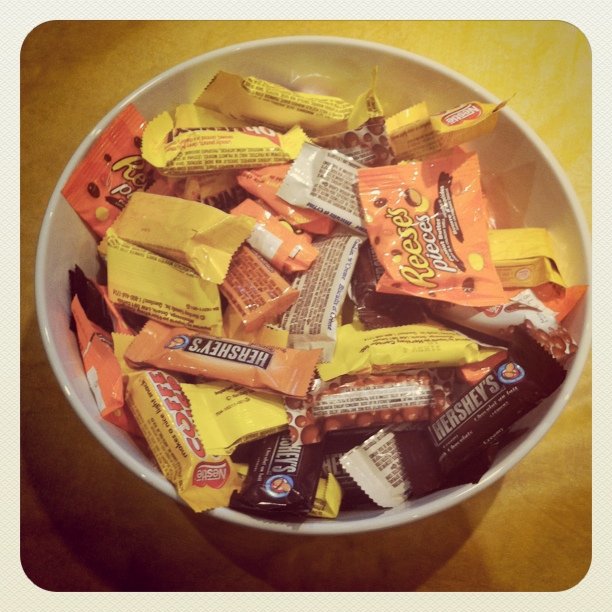 a bowl full of assorted candy bars