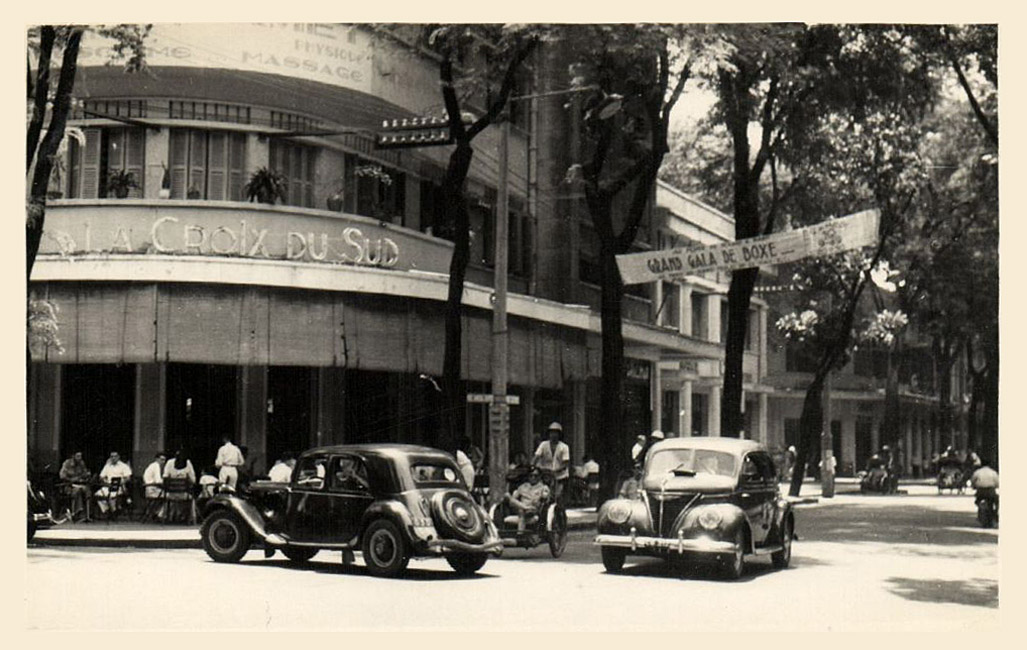 an old fashion po of a city street