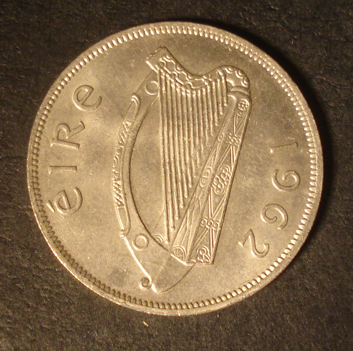 an image of a coin featuring a harp