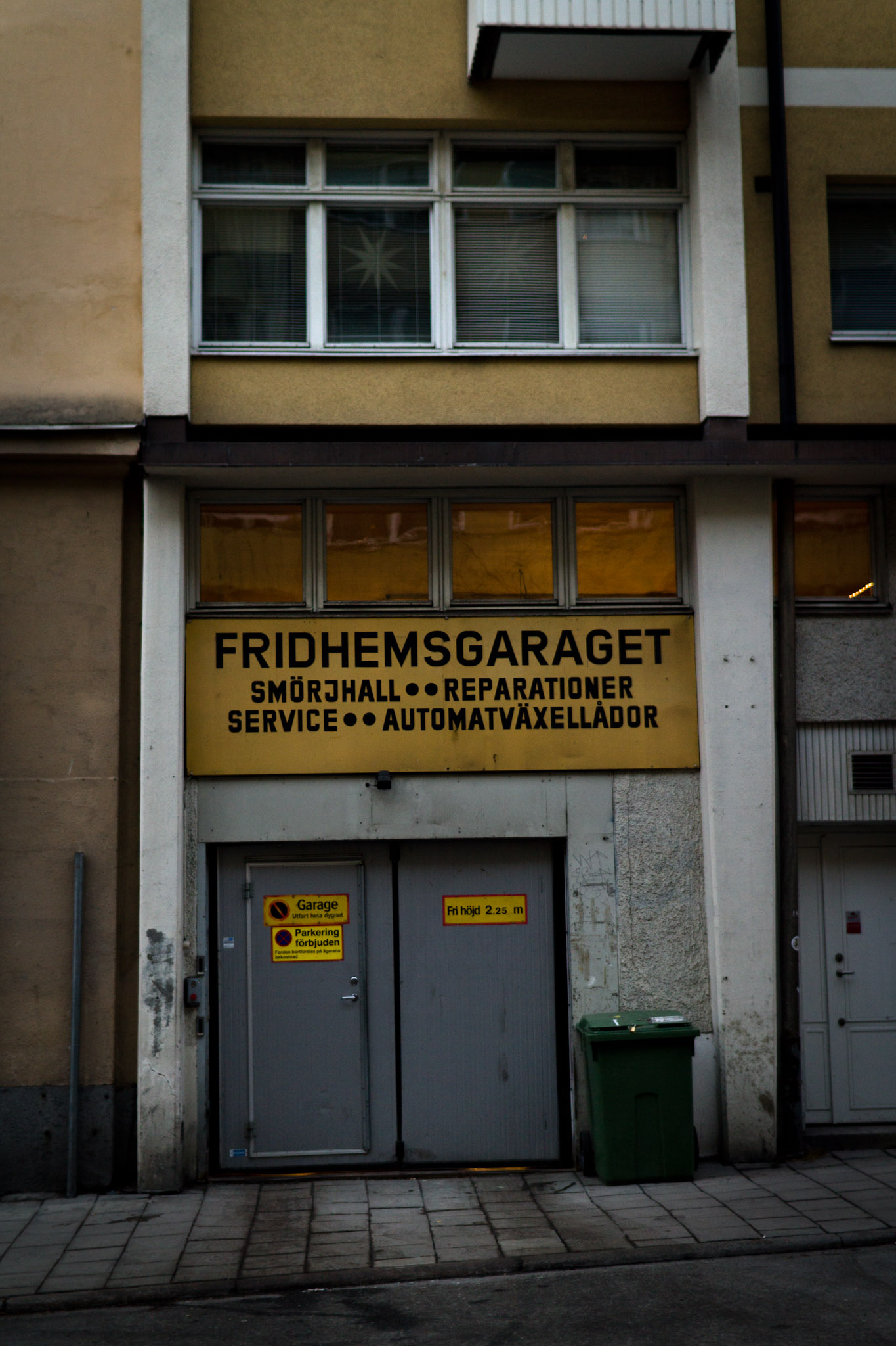 a yellow sign is posted on the side of a building