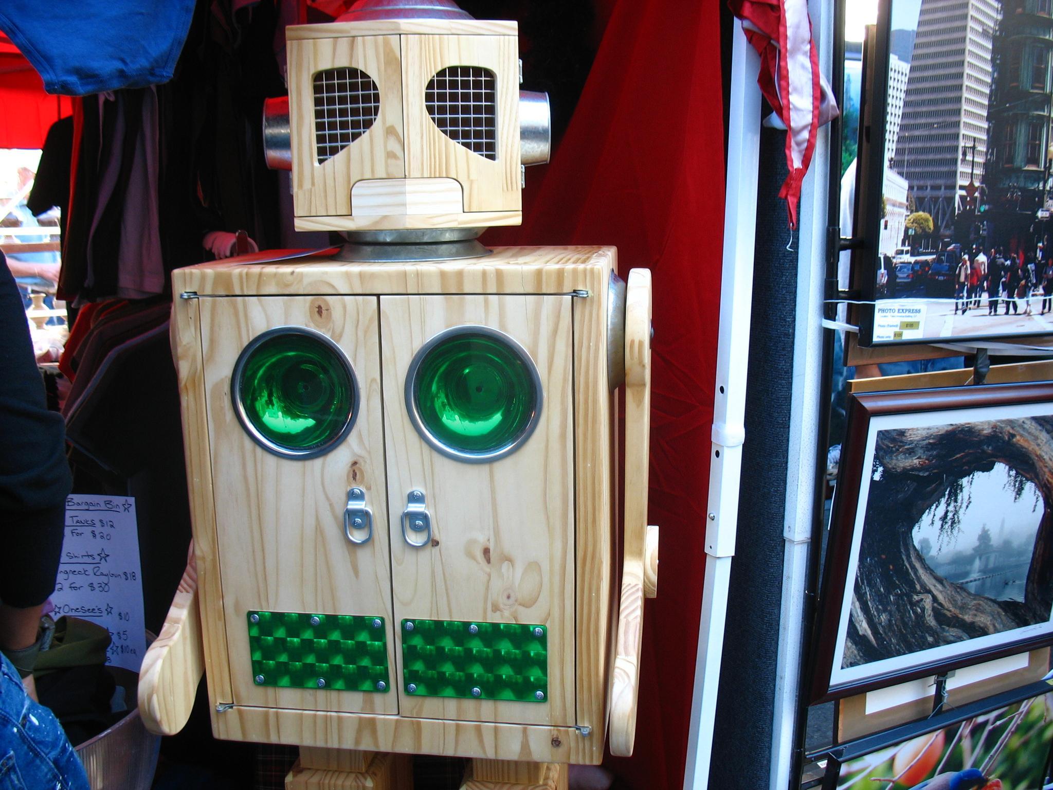 a wooden toy that is made to look like a robot