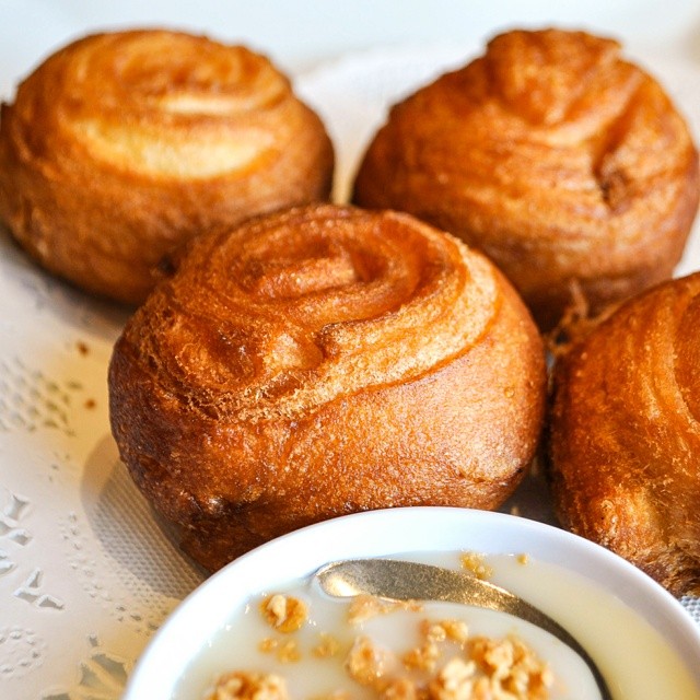 some rolls and a bowl of oatmeal