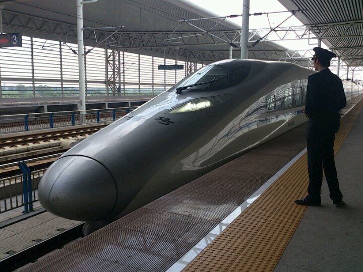 a train stopped at the platform at a station