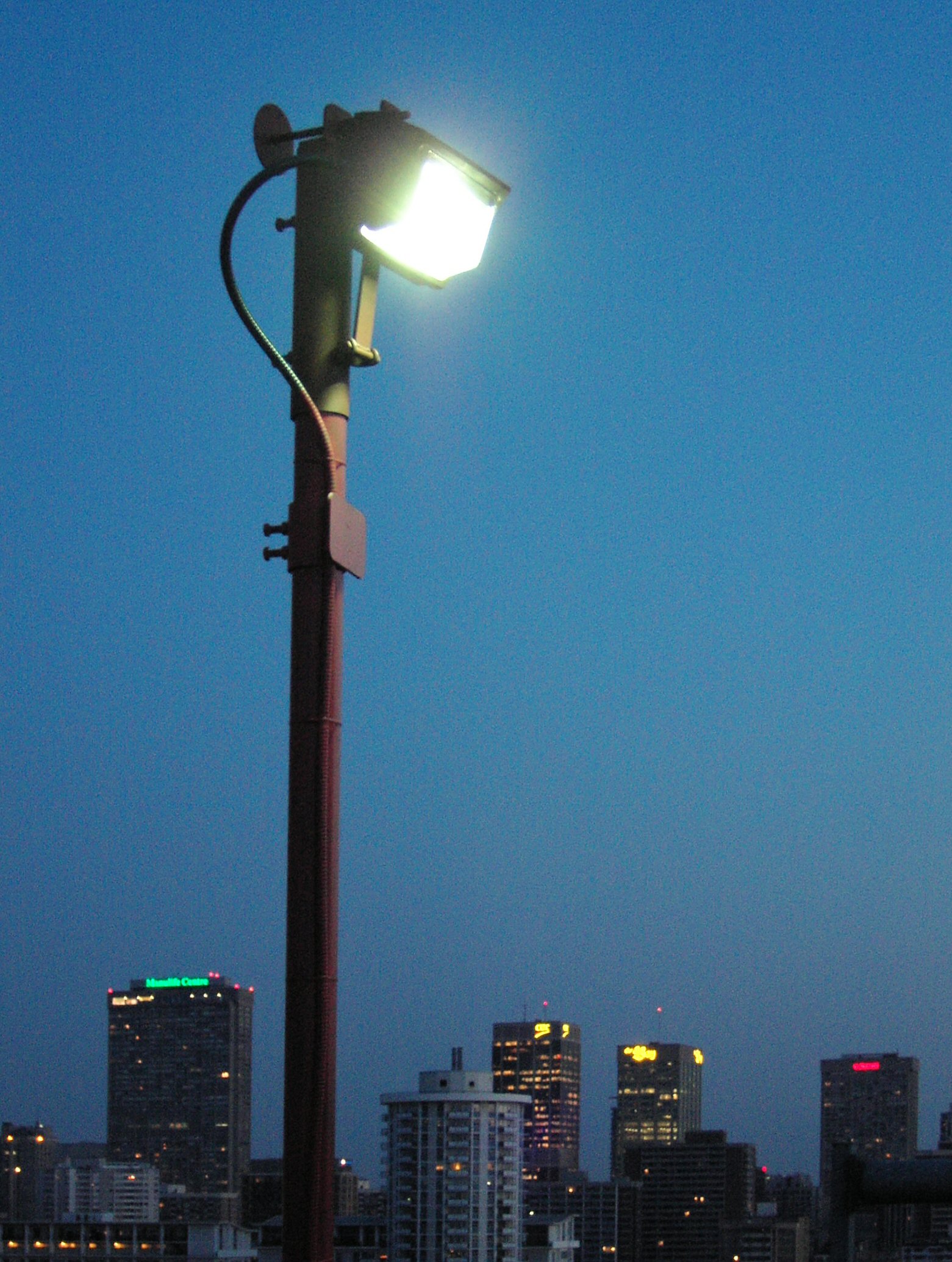 a night view of a light post with the lights turned on