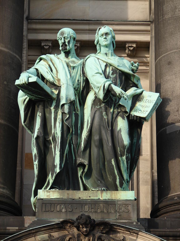 statue of aham lincoln and louis thomas