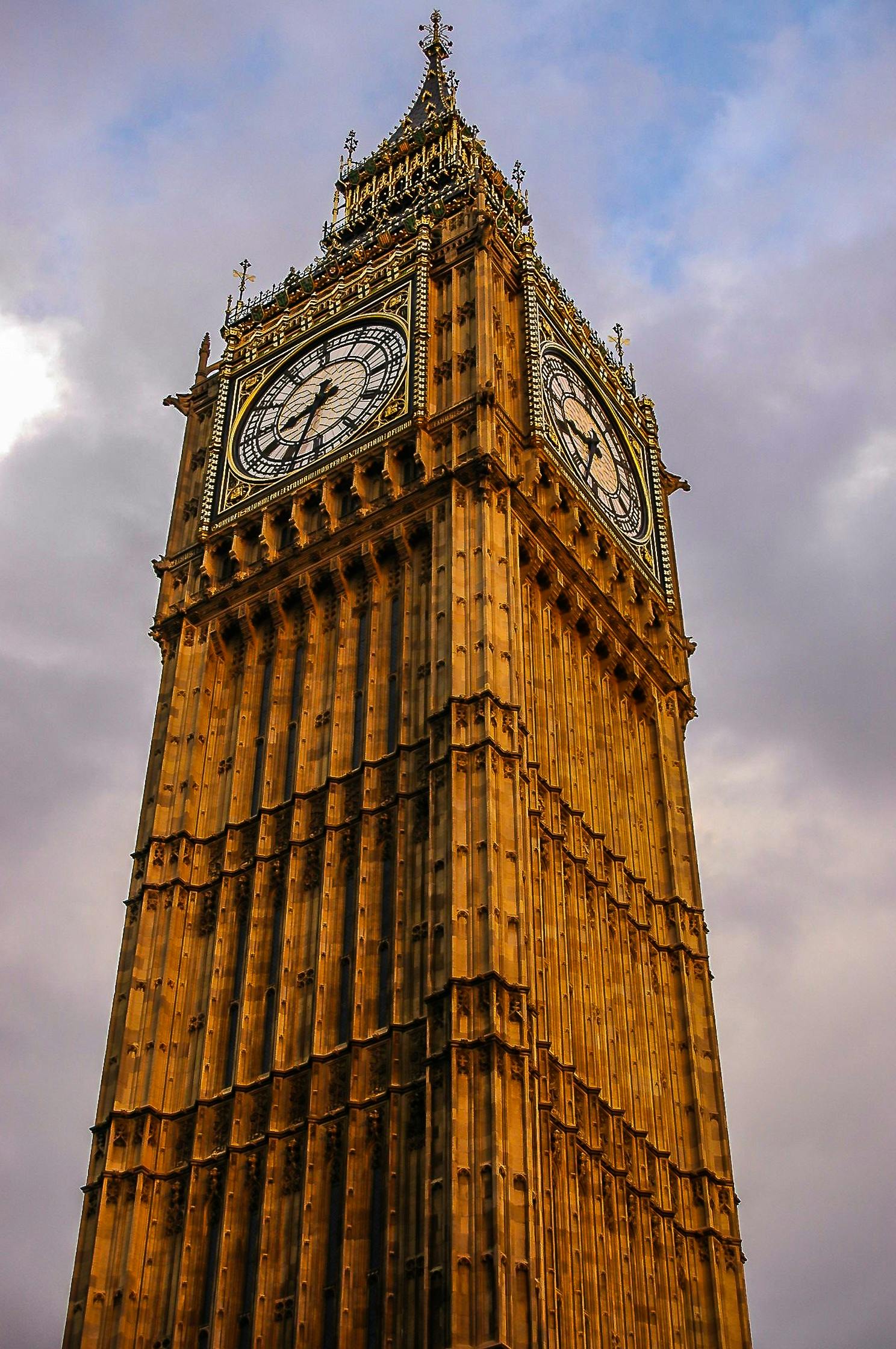 the big ben clock tower towering over the city of london, by David Simpson, watch photo