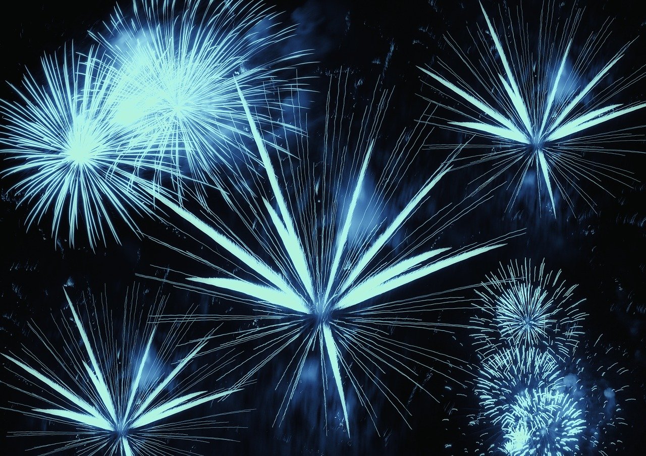 a bunch of fireworks that are in the sky, digital art, silver and blue color schemes, 15081959 21121991 01012000 4k, clematis like stars in the sky, straw