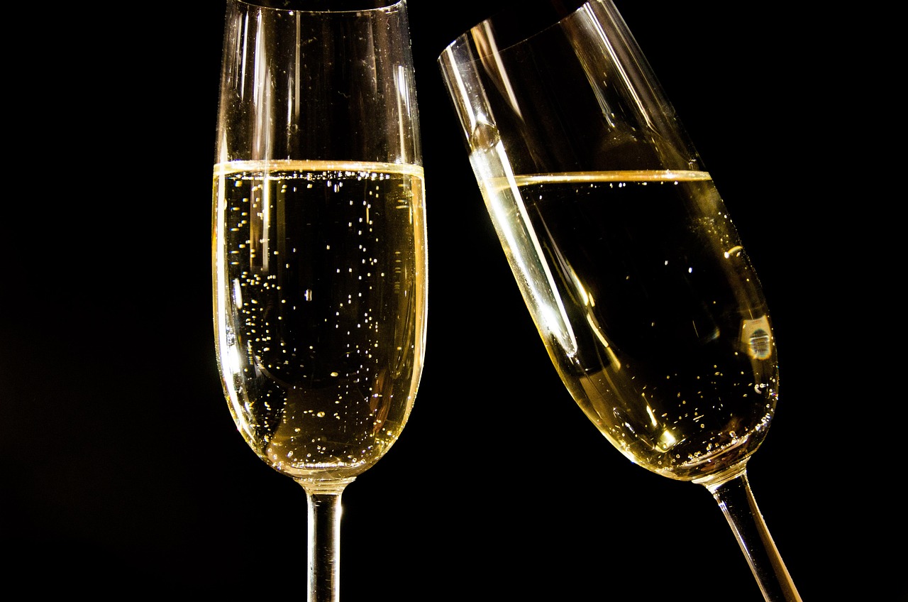 two glasses of champagne sitting next to each other, by Thomas Häfner, pixabay, romanticism, shot from below, aaaaaaaaaaaaaaaaaaaaaa, ecstatic, nighttime!!
