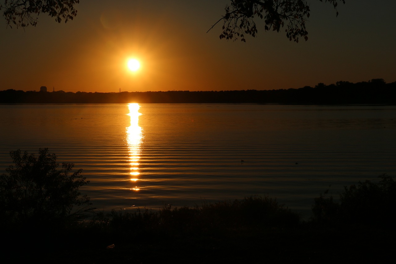 the sun is setting over a body of water, a picture, flickr, romanticism, iowa, late summer evening, 2 0 1 0 photo, minn