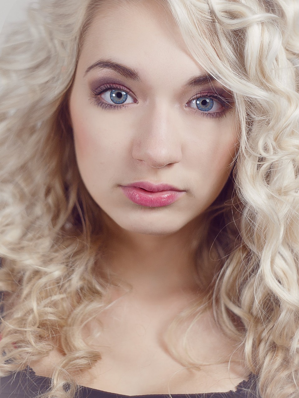 a close up of a woman with blonde hair, a portrait, by Maksimilijan Vanka, flickr, curly blond, pretty blueeyes, music video, commercial photo